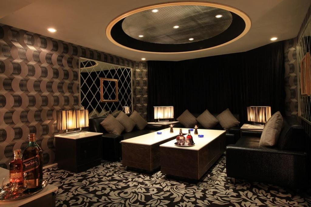 Holiday Palace Ou Chrov Bagian luar foto