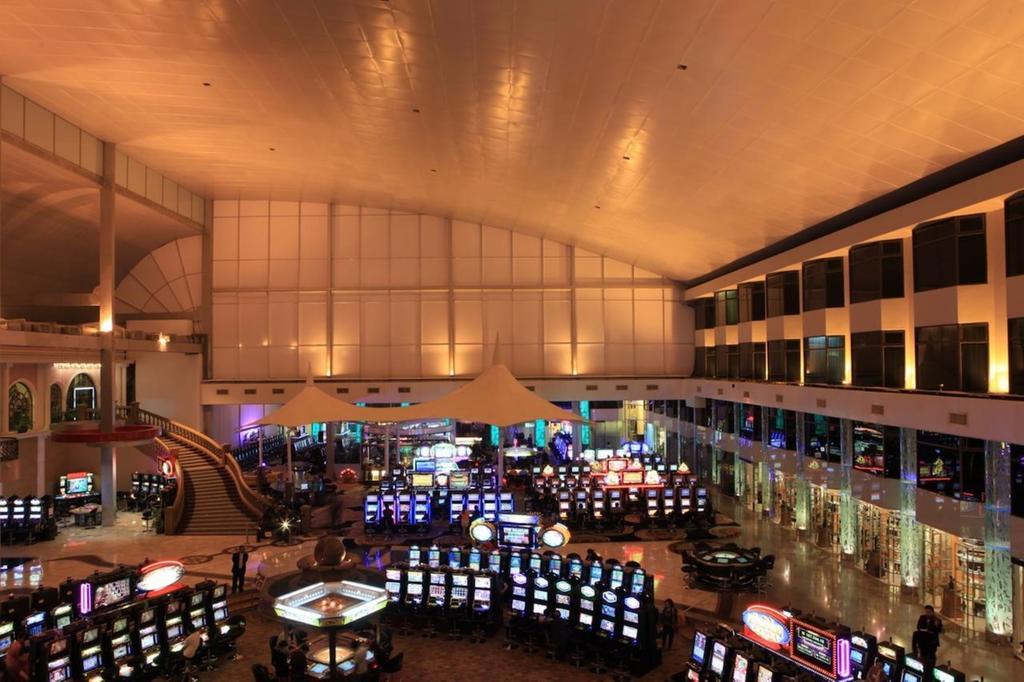 Holiday Palace Ou Chrov Bagian luar foto
