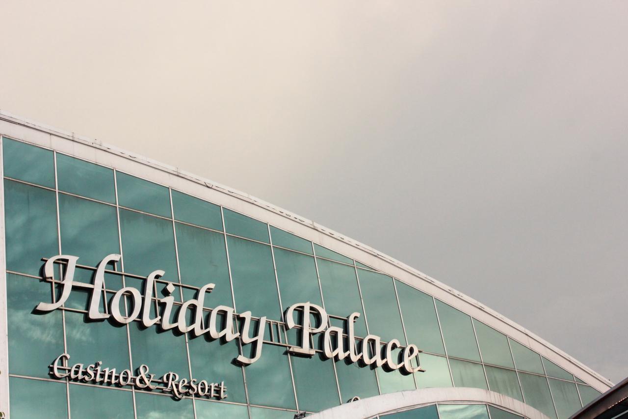 Holiday Palace Ou Chrov Bagian luar foto